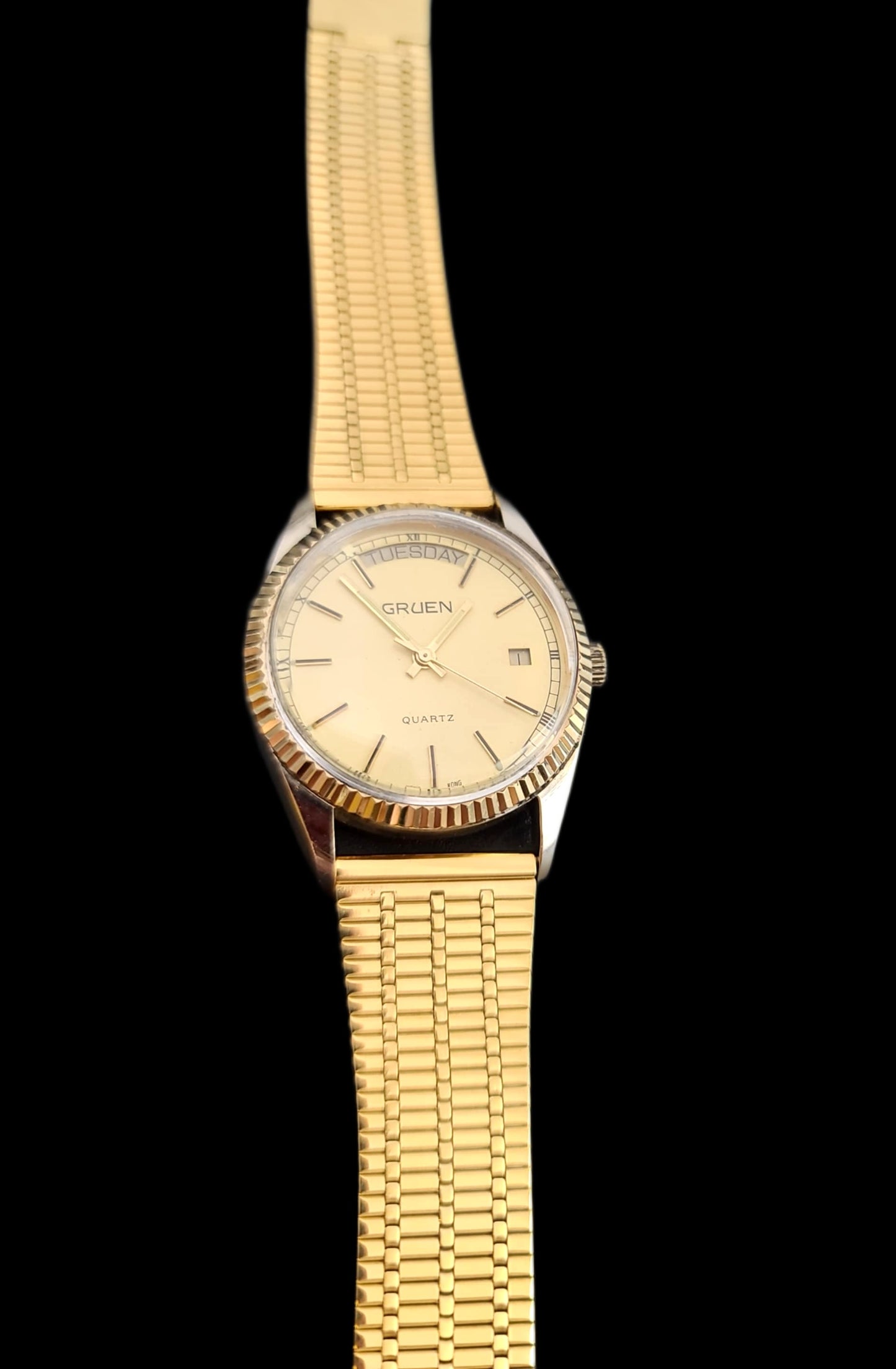 Gruen Swiss Mens Quartz Analog Watch With Date & Date Displays