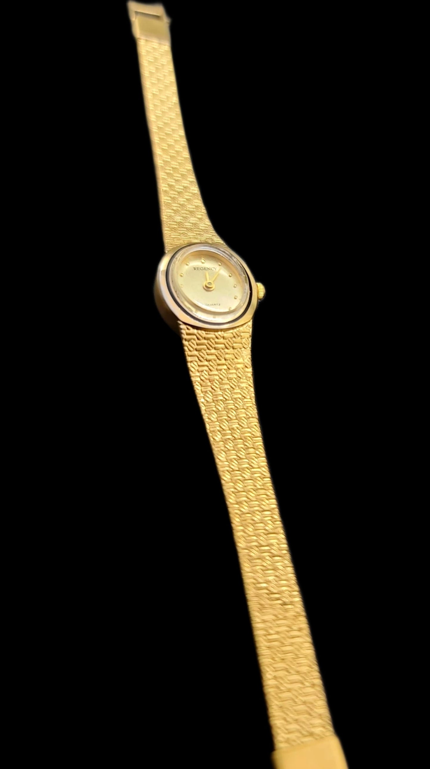 Regency Quartz Ladies Gold Analog Vintage Watch
