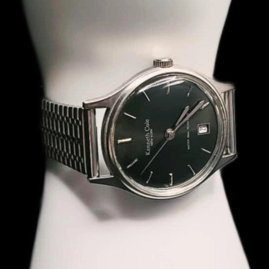 Kenneth Cole Classy Mens Quartz Watch With Date Display at 6 Position