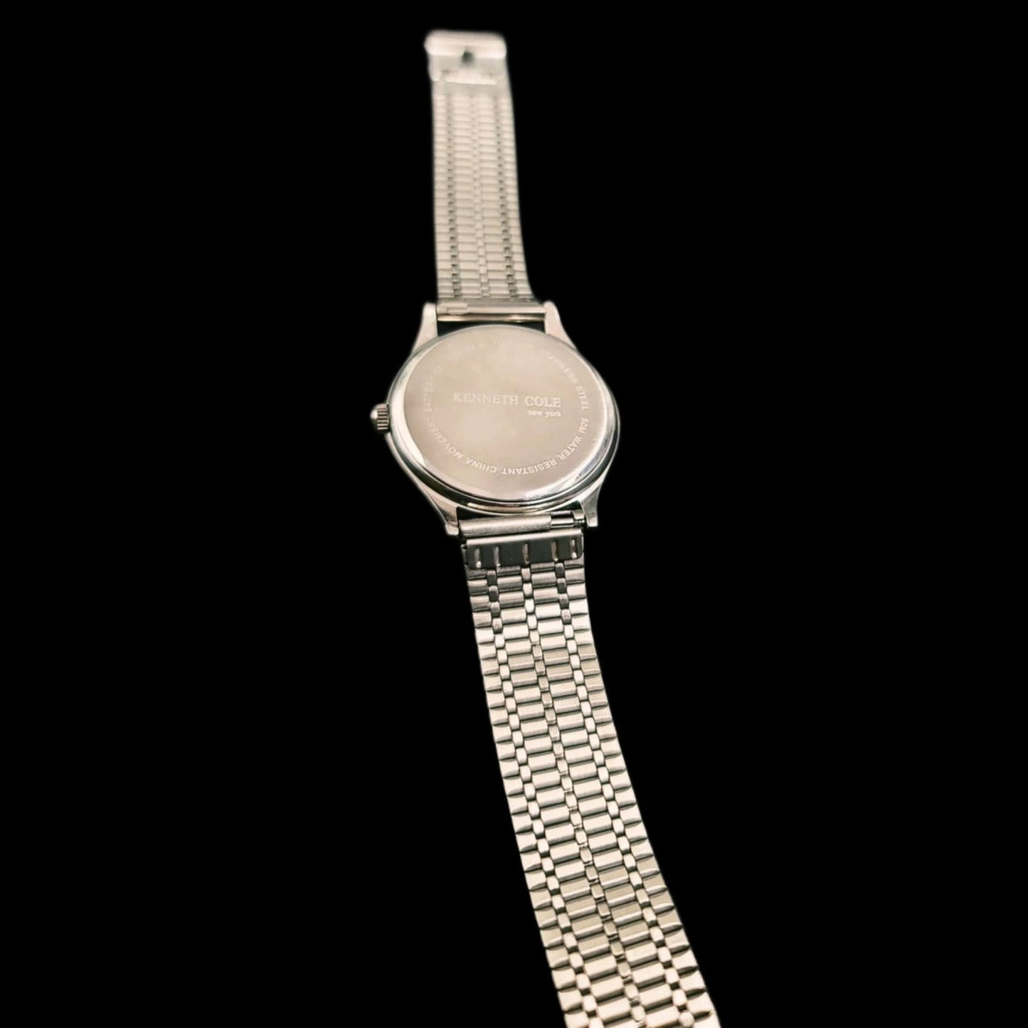Kenneth Cole Classy Mens Quartz Watch With Date Display at 6 Position