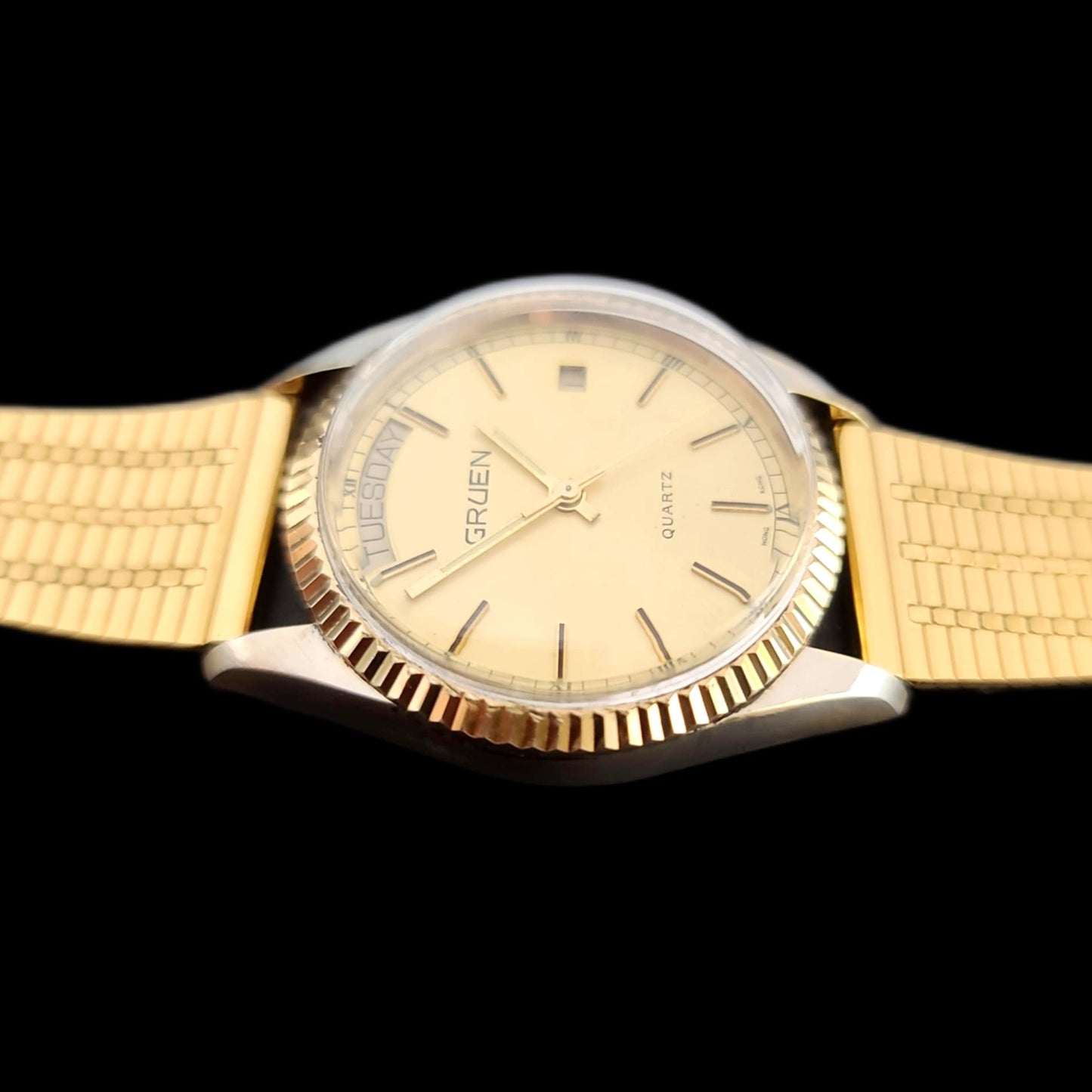 Gruen Swiss Mens Quartz Analog Watch With Date & Date Displays