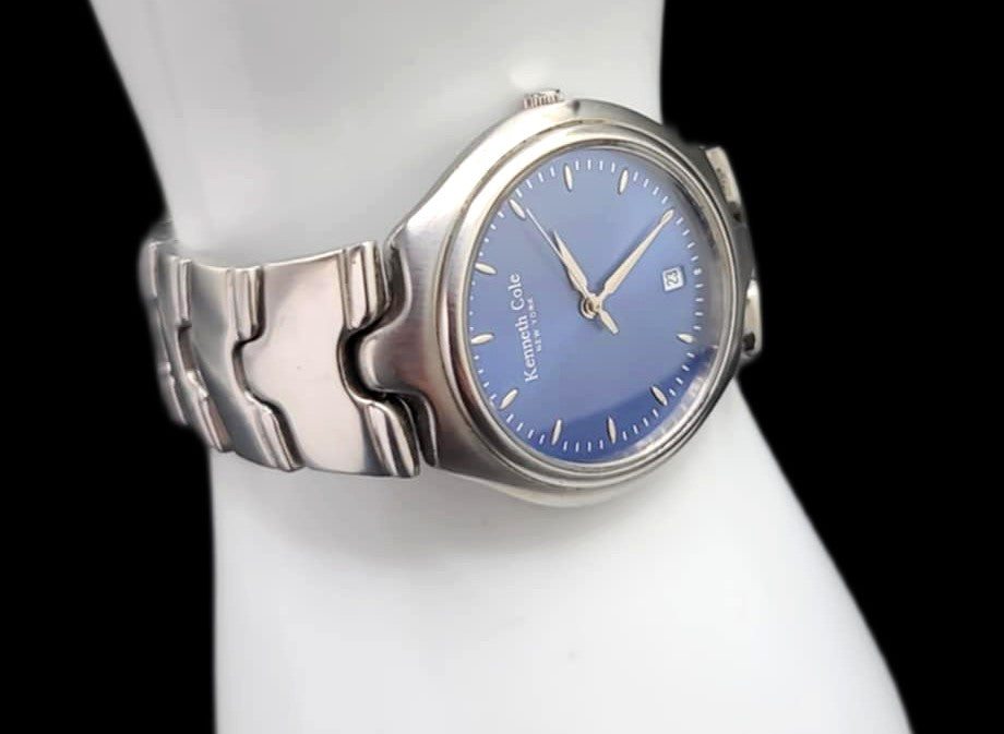 Kenneth Cole Classy Gentlemans Quartz Analog Watch With Date Display at 6 Position