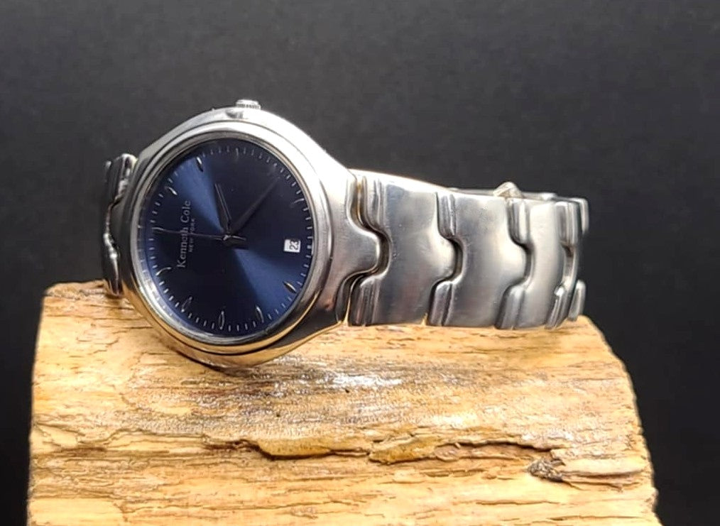 Kenneth Cole Classy Gentlemans Quartz Analog Watch With Date Display at 6 Position
