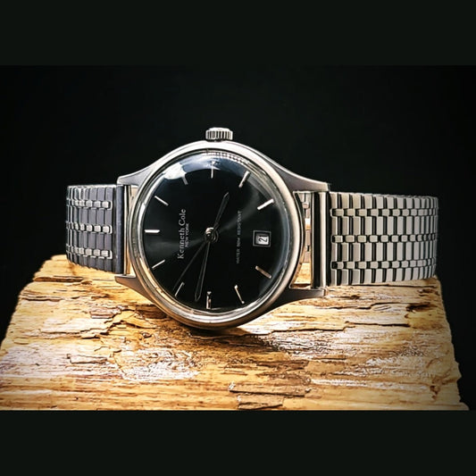 Kenneth Cole Classy Mens Quartz Watch With Date Display at 6 Position