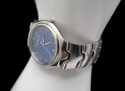 Kenneth Cole Classy Gentlemans Quartz Analog Watch With Date Display at 6 Position