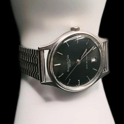 Kenneth Cole Classy Mens Quartz Watch With Date Display at 6 Position