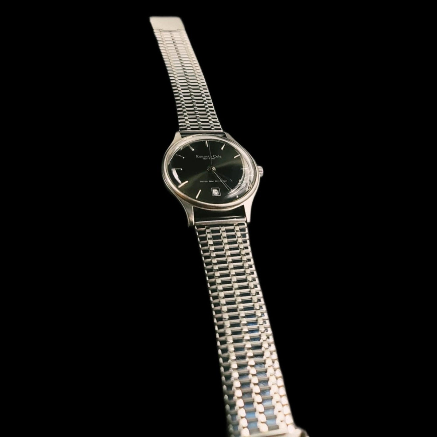 Kenneth Cole Classy Mens Quartz Watch With Date Display at 6 Position